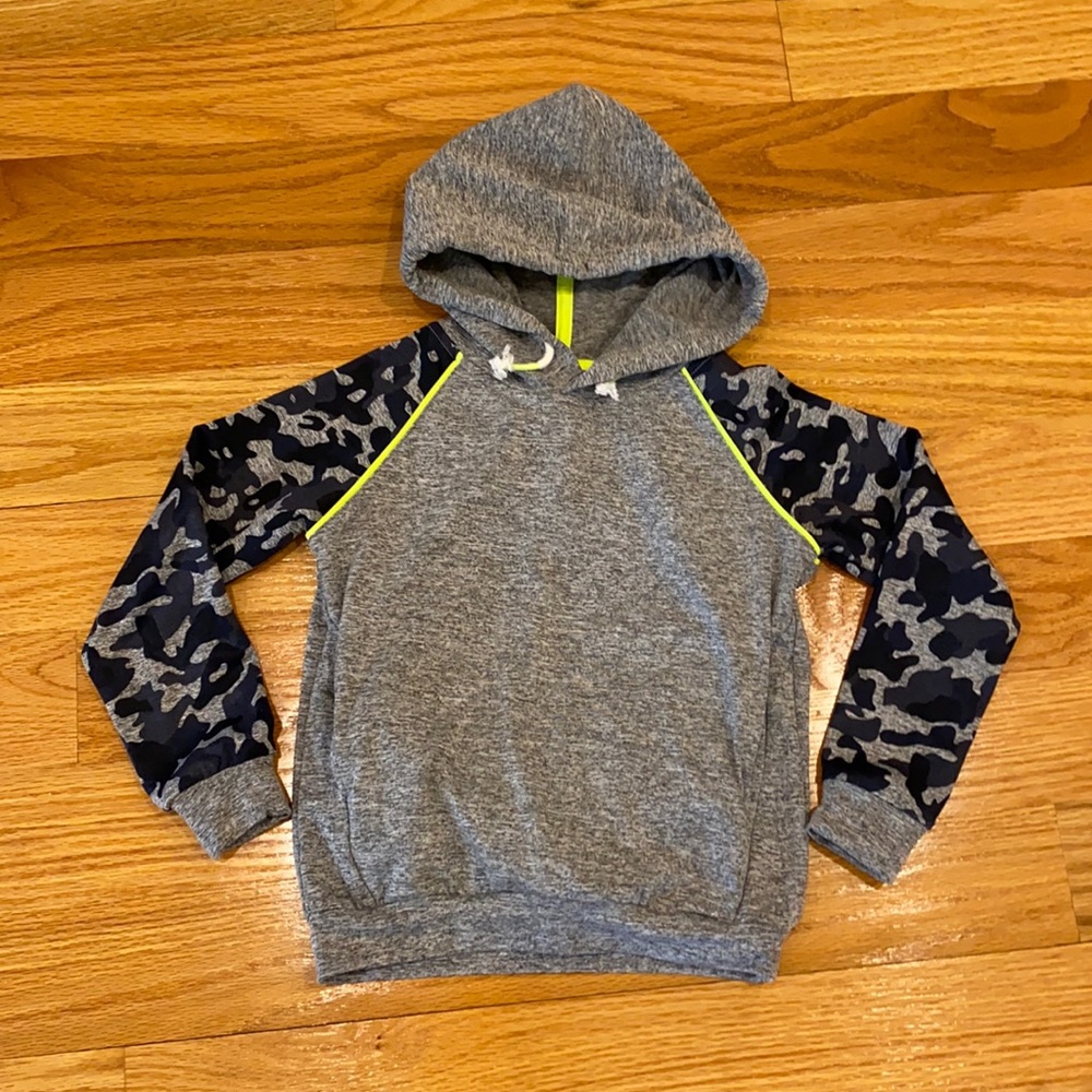 BOYS size 5 EGG camo athletic hoodie
